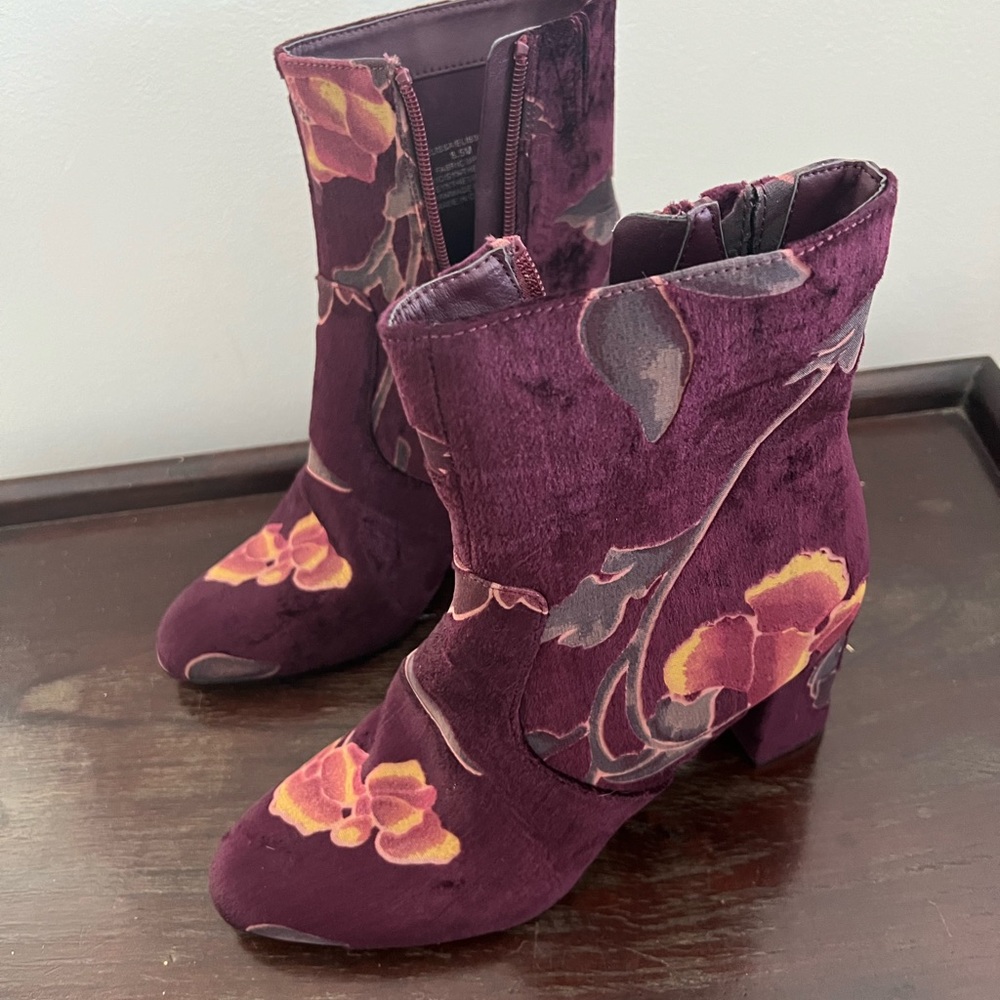 Floral Purple Steve Madden Bootie, Size 8